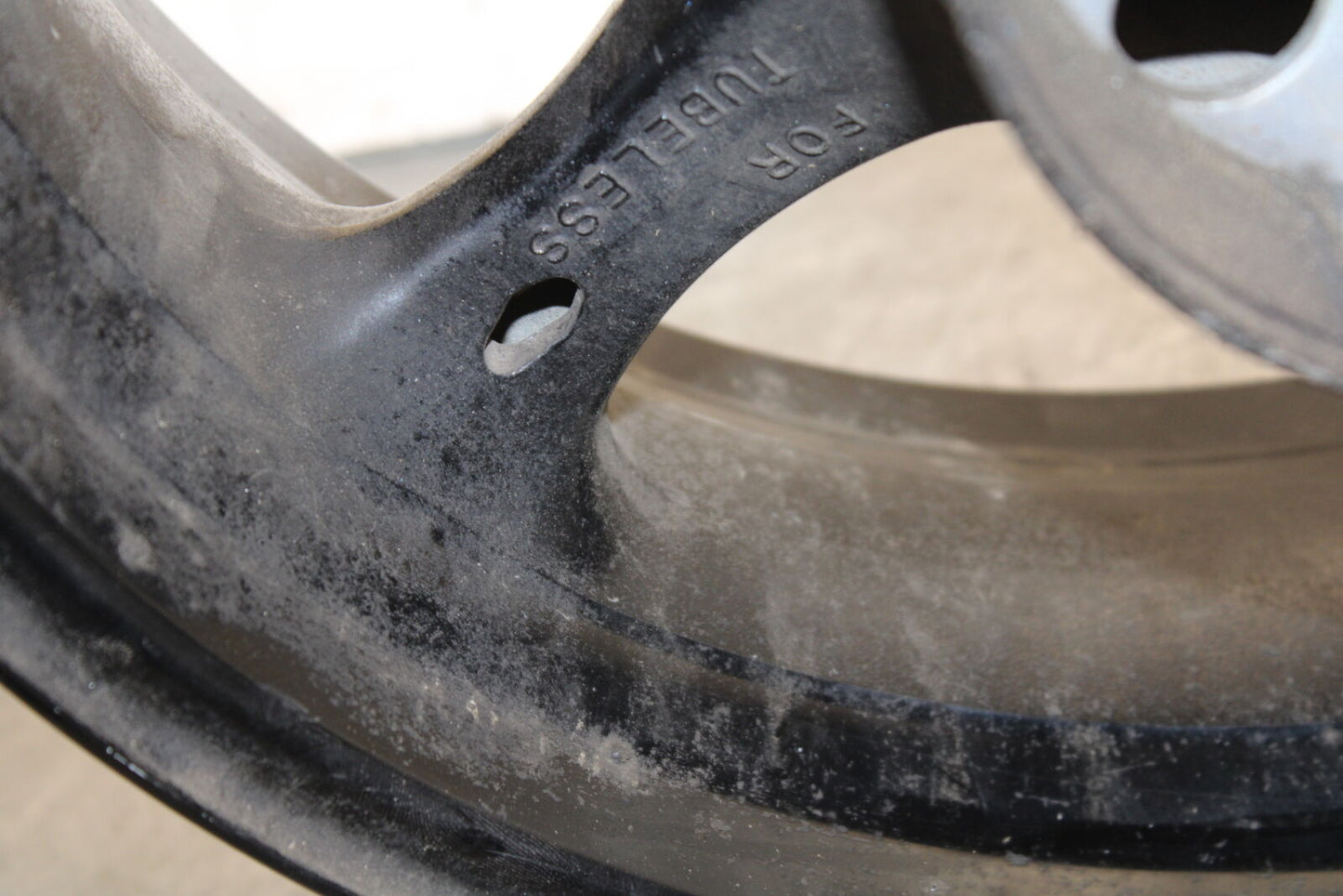 06-07 SUZUKI GSXR750 REAR WHEEL BACK RIM BB670