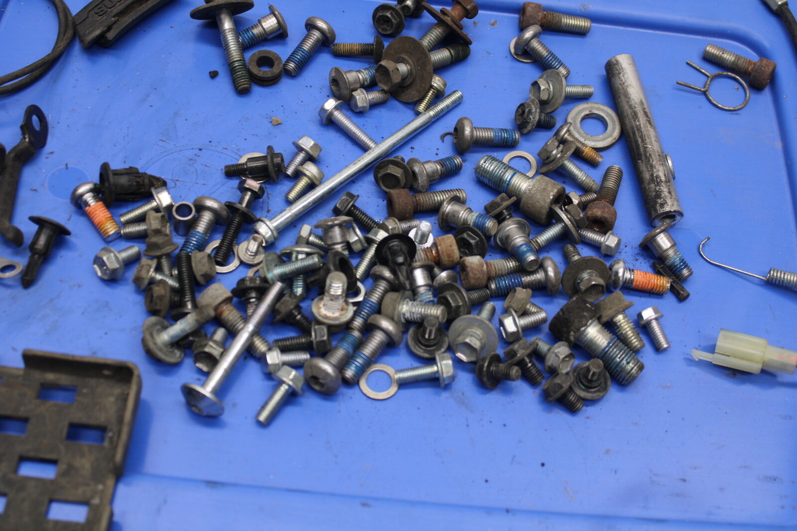 05-08 SUZUKI GSXR1000 MOUNTING BOLTS HARDWARE MOTOR SCREWS BB113