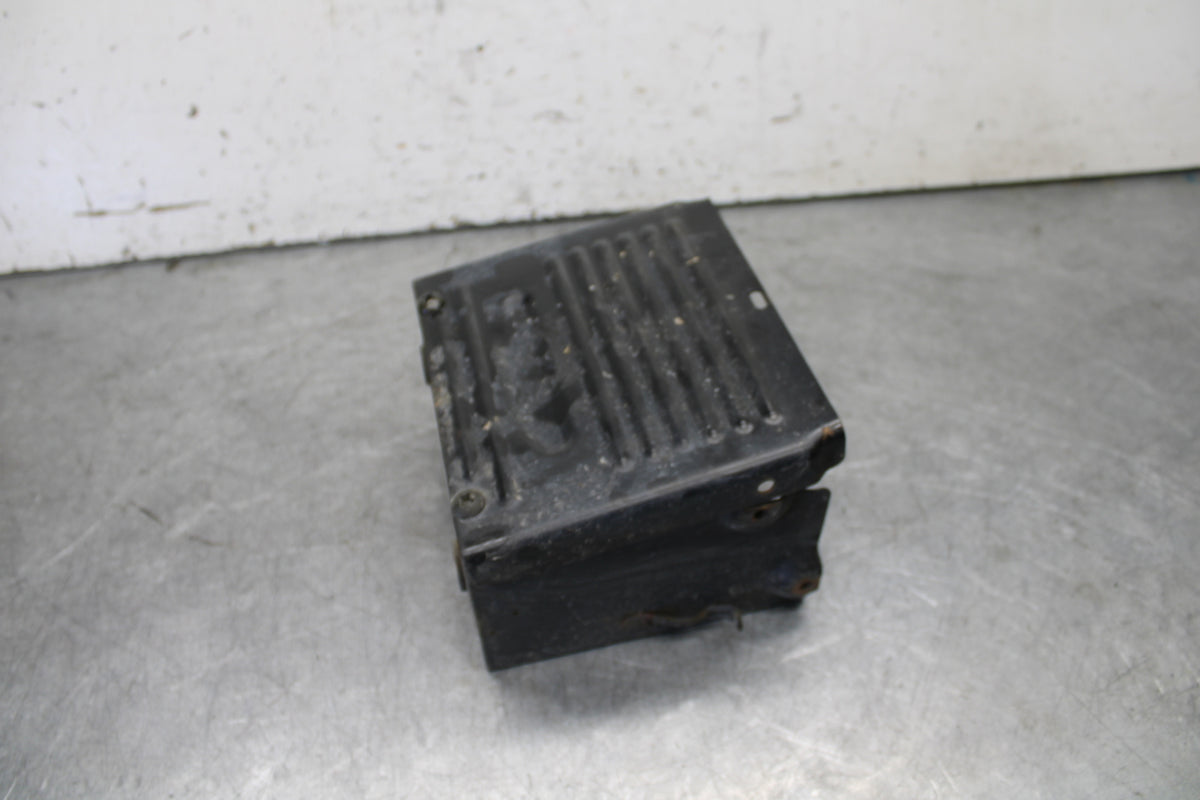 05-09 SUZUKI BOULEVARD C90 BATTERY TRAY BOX HOLDER BB692