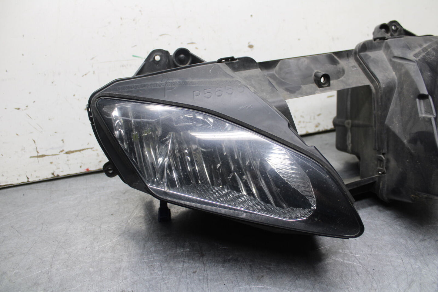 06 YAMAHA YZF R6 FRONT HEADLIGHT HEAD LIGHT LAMP BB716