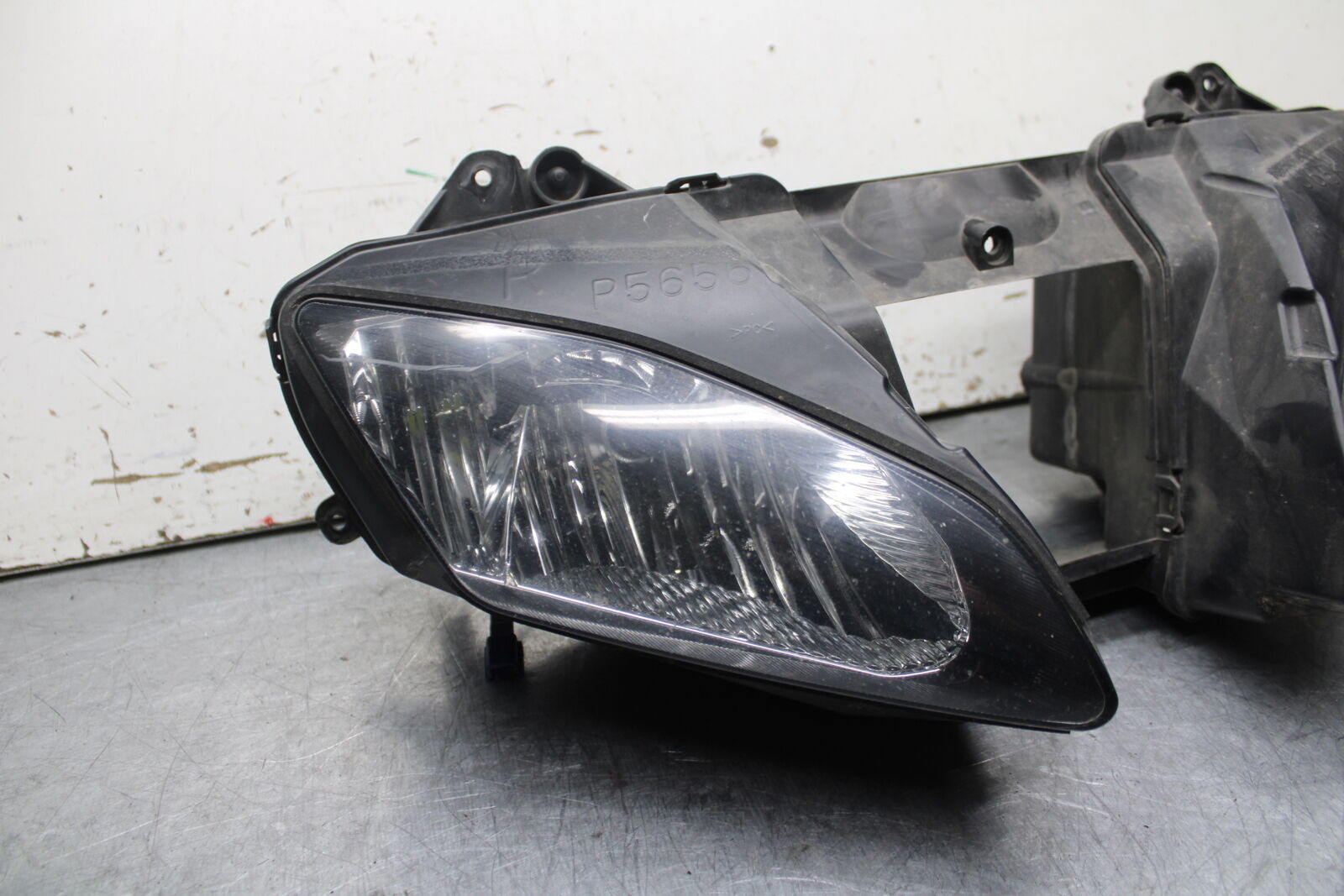 06 YAMAHA YZF R6 FRONT HEADLIGHT HEAD LIGHT LAMP BB716