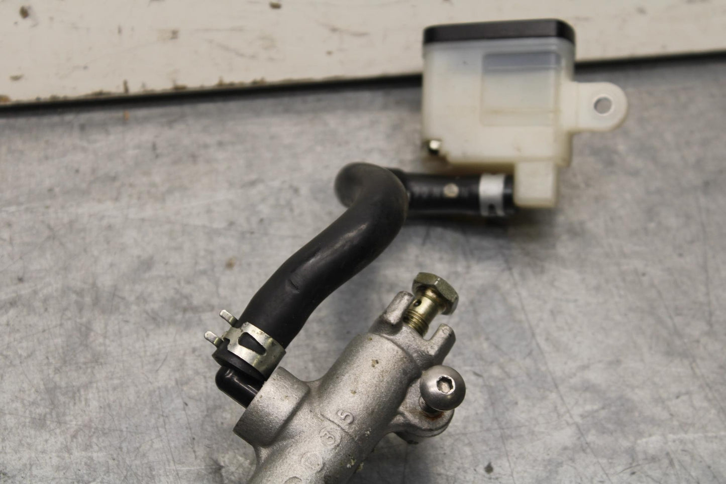 06-07 SUZUKI GSXR 600 REAR BACK BRAKE MASTER CYLINDER W RESERVOIR BB104