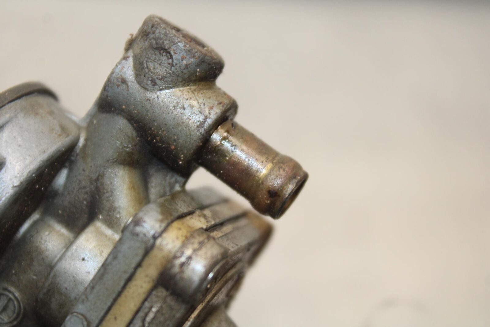 1985 Kawasaki Ninja 900R ZX900A FUEL GAS TANK PETCOCK SHUT ON OFF VALVE BB84