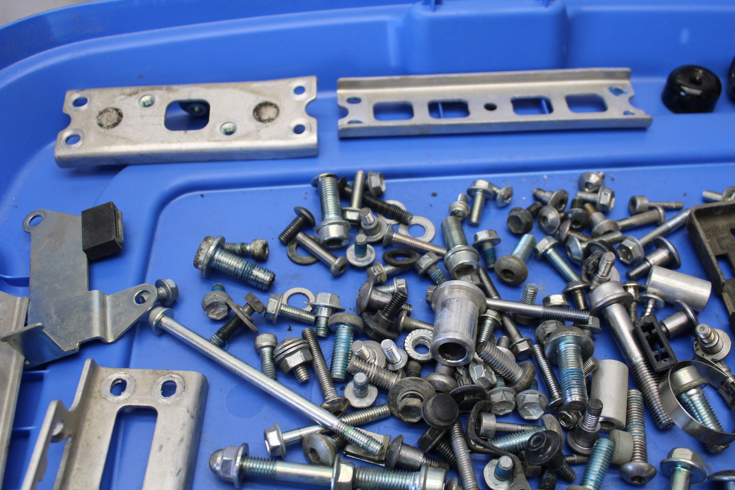11 SUZUKI GSXR1000 MOUNTING BOLTS HARDWARE MOTOR SCREWS BB142