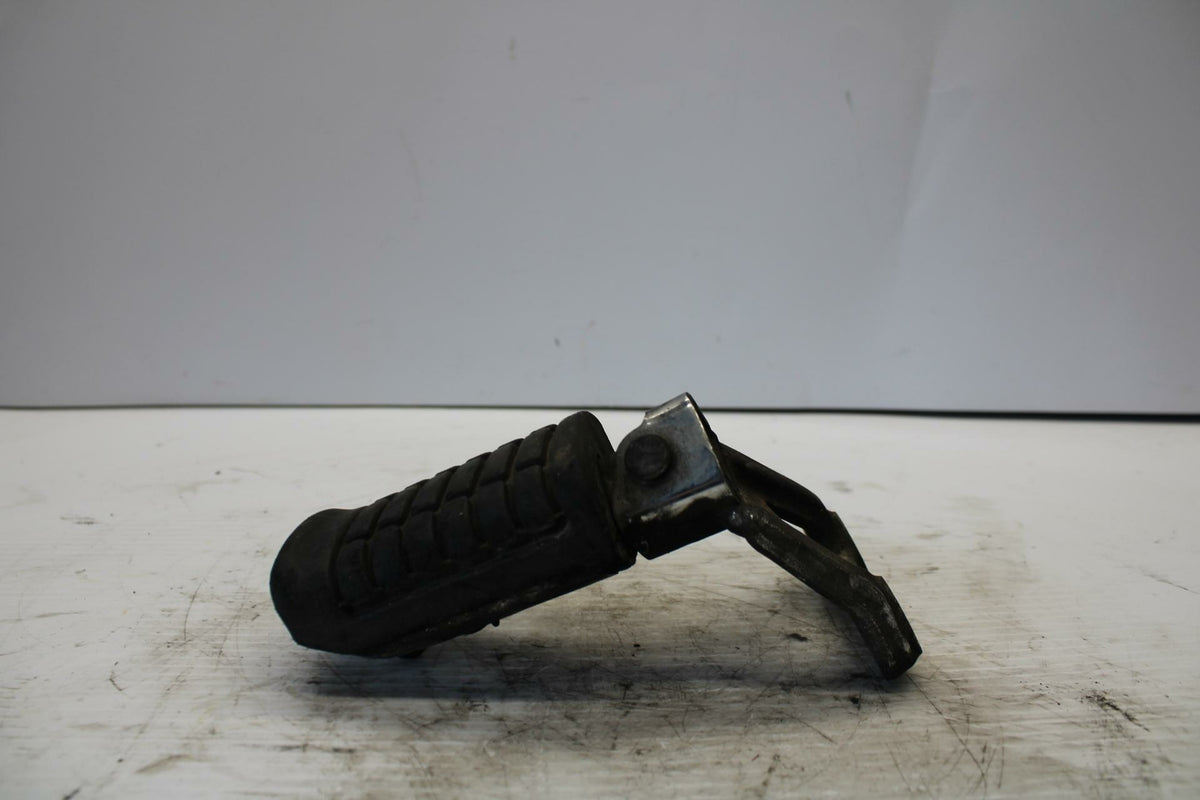 84-85 HONDA V30 MAGNA RIGHT FRONT FOOT REST PEG STEP BB251