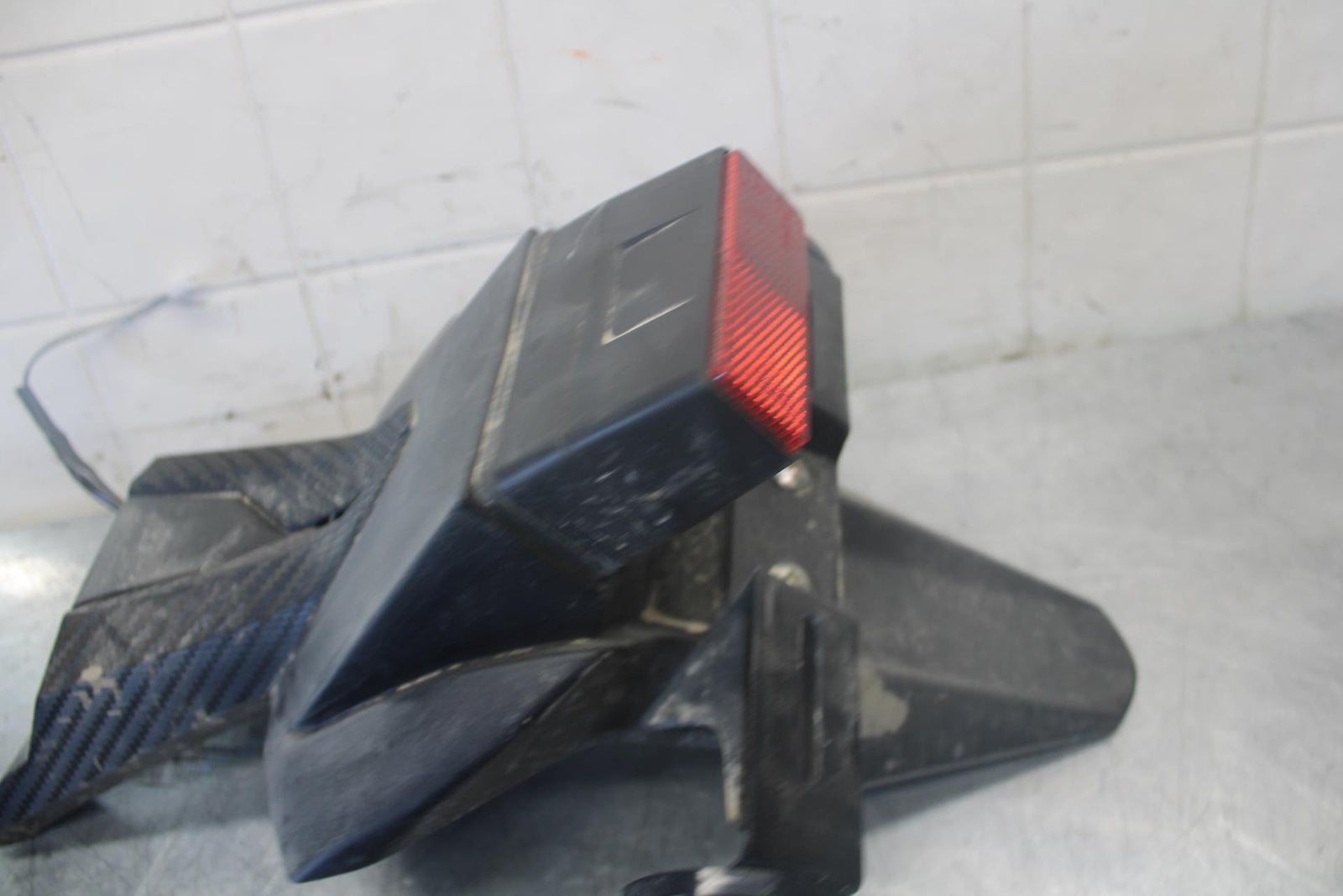 15-21 SUZUKI GSXR600 REAR BACK FENDER MUD GUARD BB460