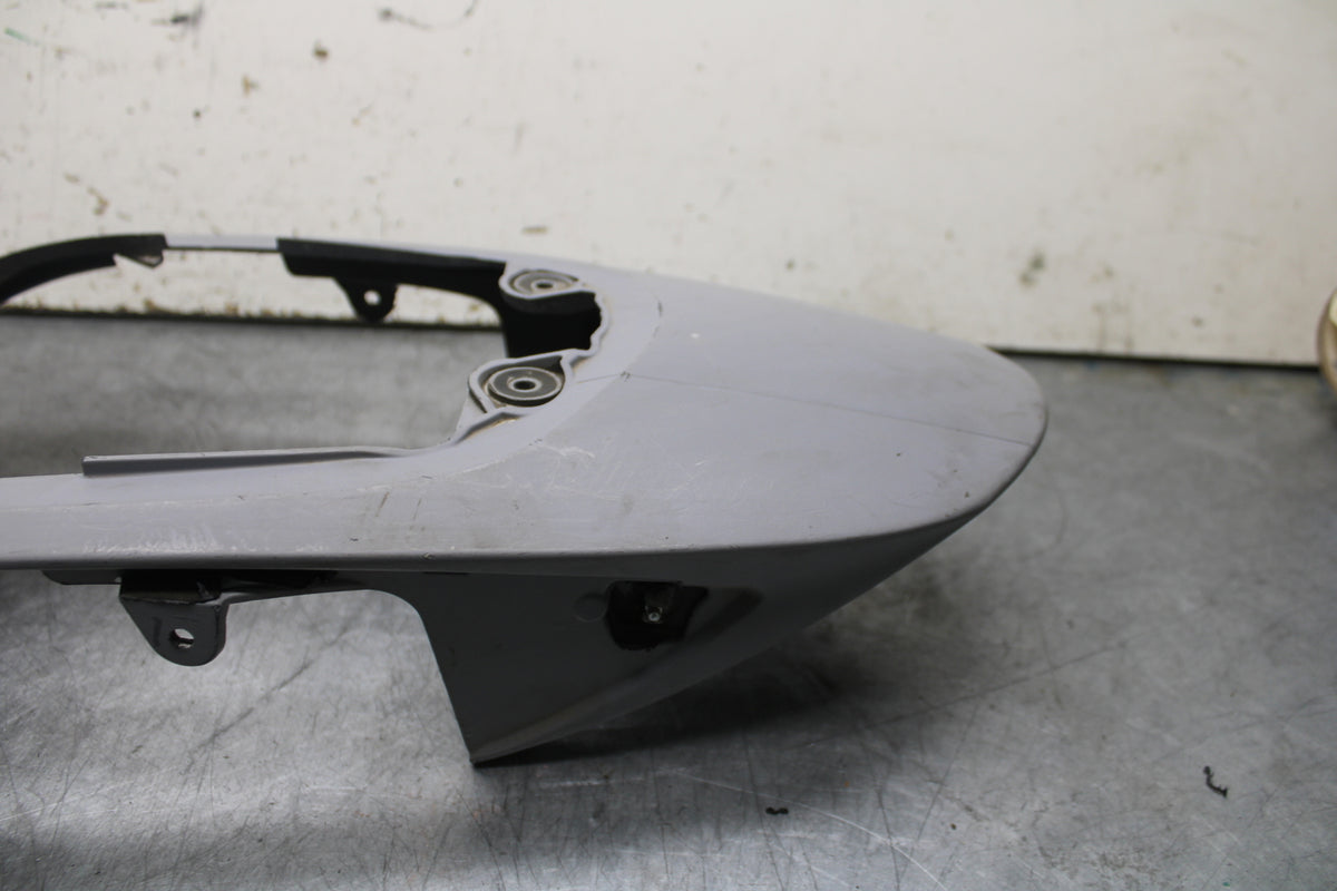 08-10 SUZUKI GSXR 600  CENTER REAR BACK TAIL FAIRING COWL BB101