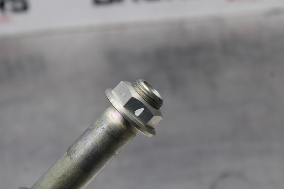 11-25 SUZUKI GSXR 600  FRONT WHEEL RIM AXLE PIVOT BOLT BB830