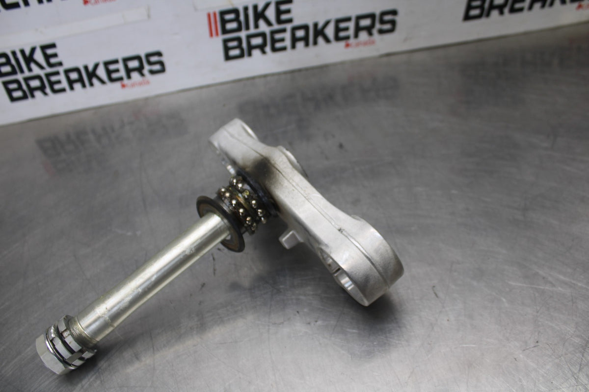 17 YAMAHA YZF R6 FRONT FORKS CLAMP LOWER TRIPLE TREE STEM BB922