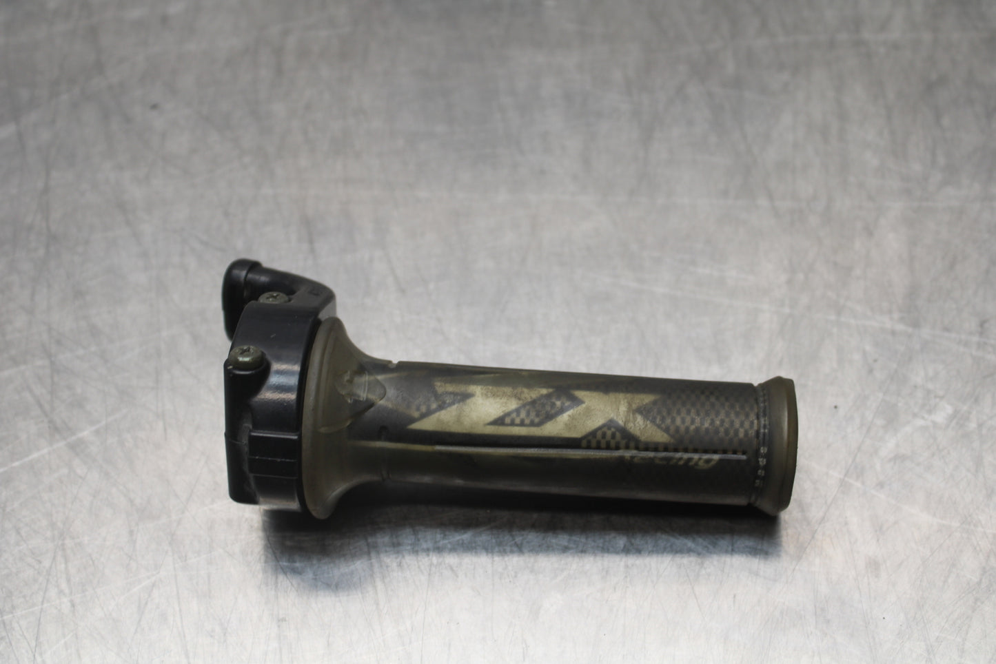 04-05 KAWASAKI NINJA ZX10R THROTTLE CABLE LINE HOUSING GUIDE BB163