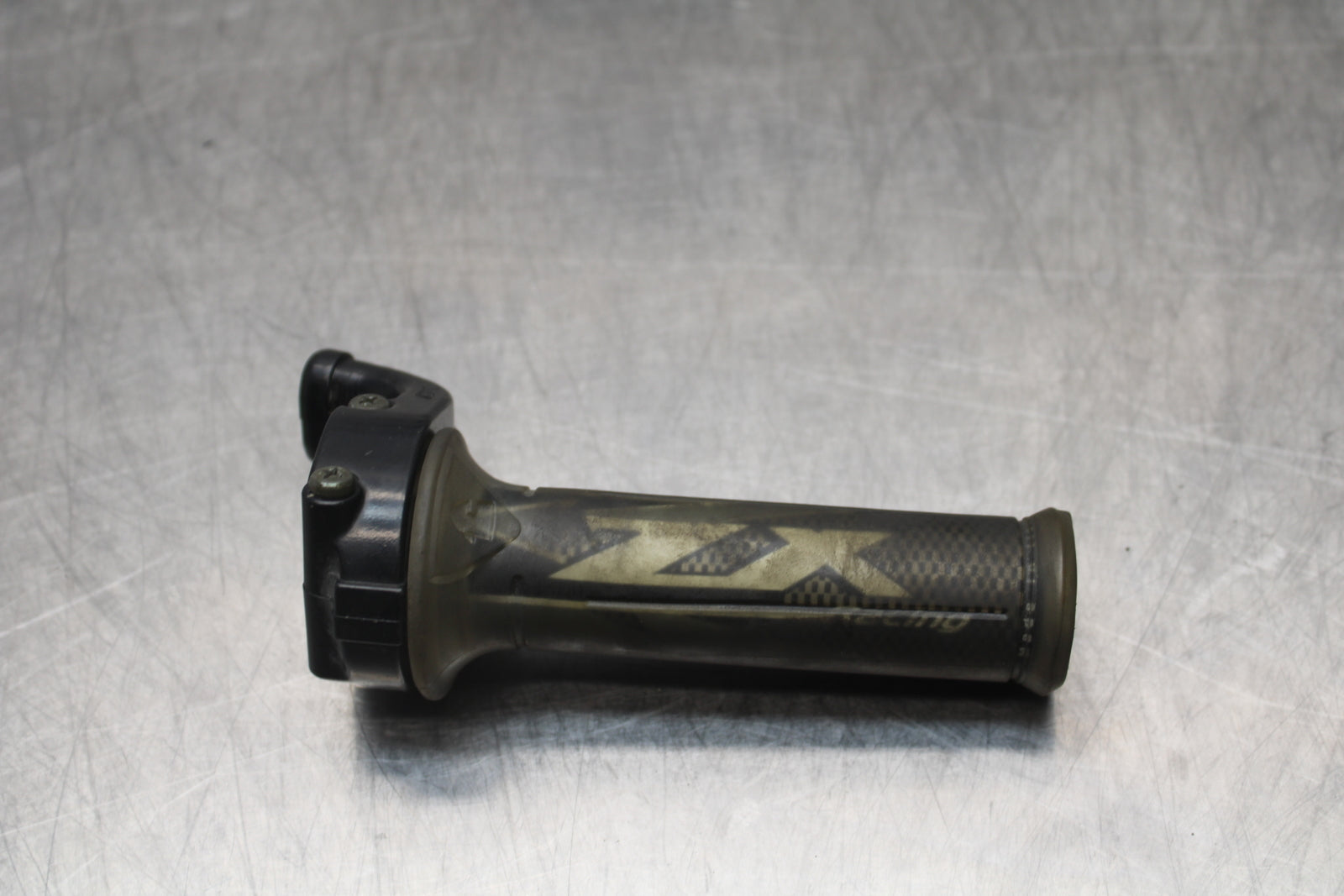 04-05 KAWASAKI NINJA ZX10R THROTTLE CABLE LINE HOUSING GUIDE BB163