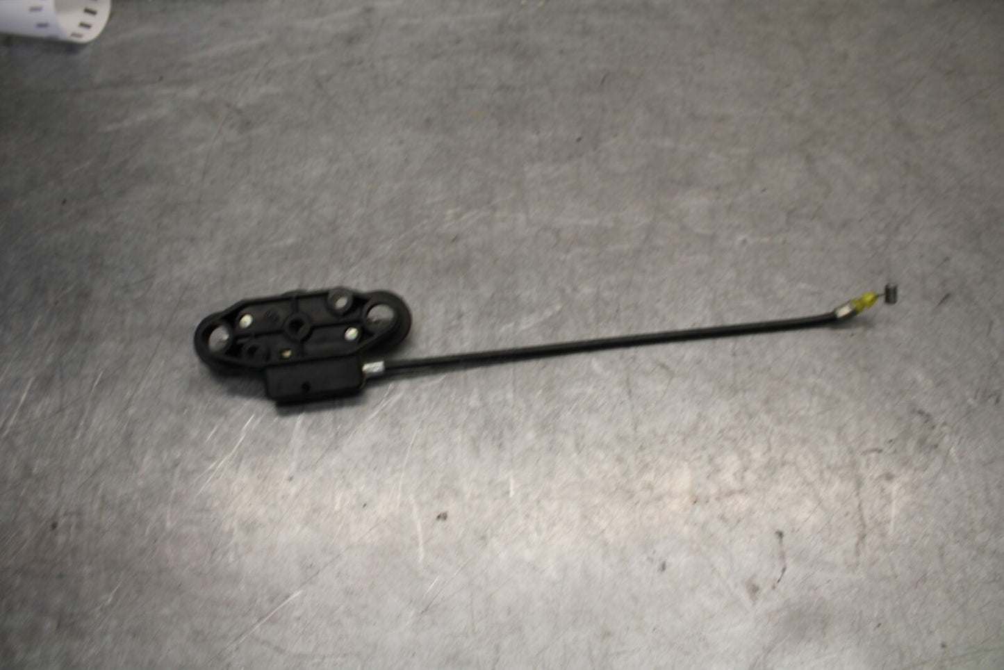 05-06 SUZUKI GSXR1000 REAR PASSENGER SEAT LATCH LOCK ASSEMBLY 45280-01A00 BB663