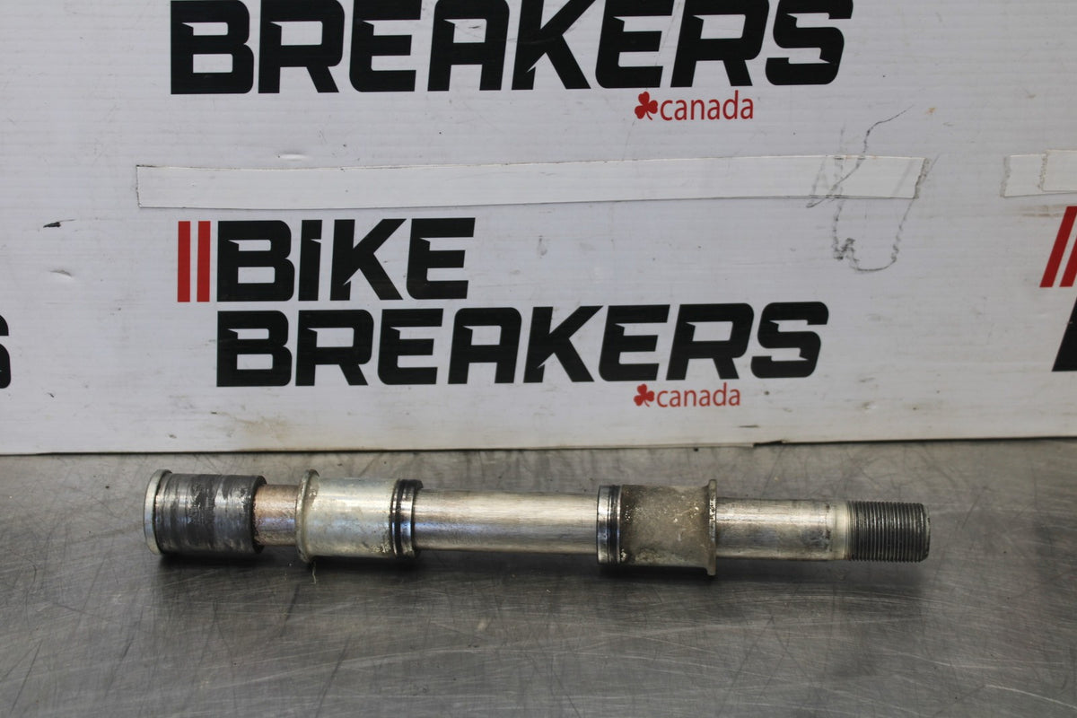 08 KAWASAKI VULCAN 1600 VN1600D NOMAD FRONT WHEEL RIM AXLE PIVOT BOLT BB904
