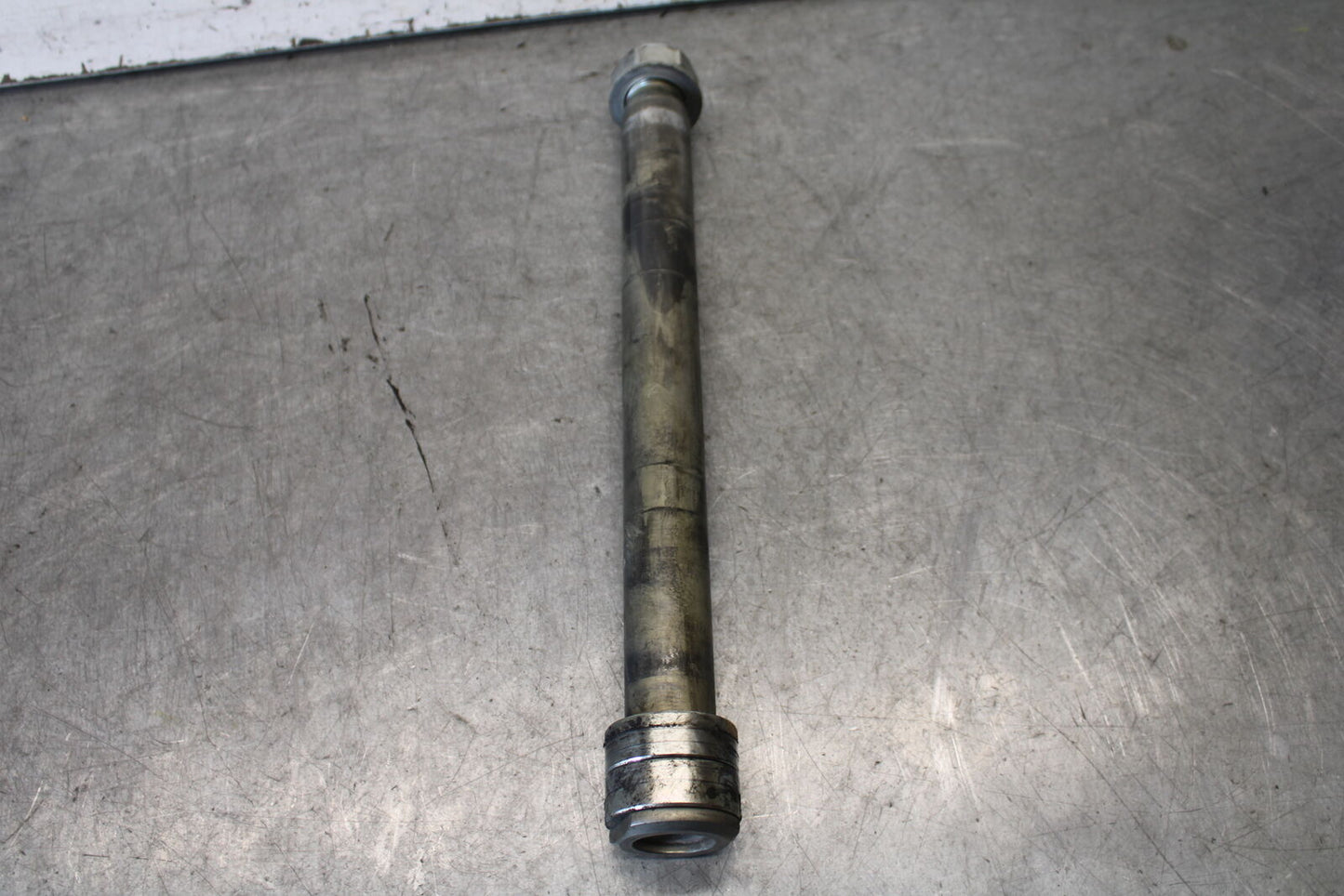 08-16 YAMAHA YZF R6 REAR AXLE BACK WHEEL RIM BOLT AXEL 2C0-25381-10-00 BB665
