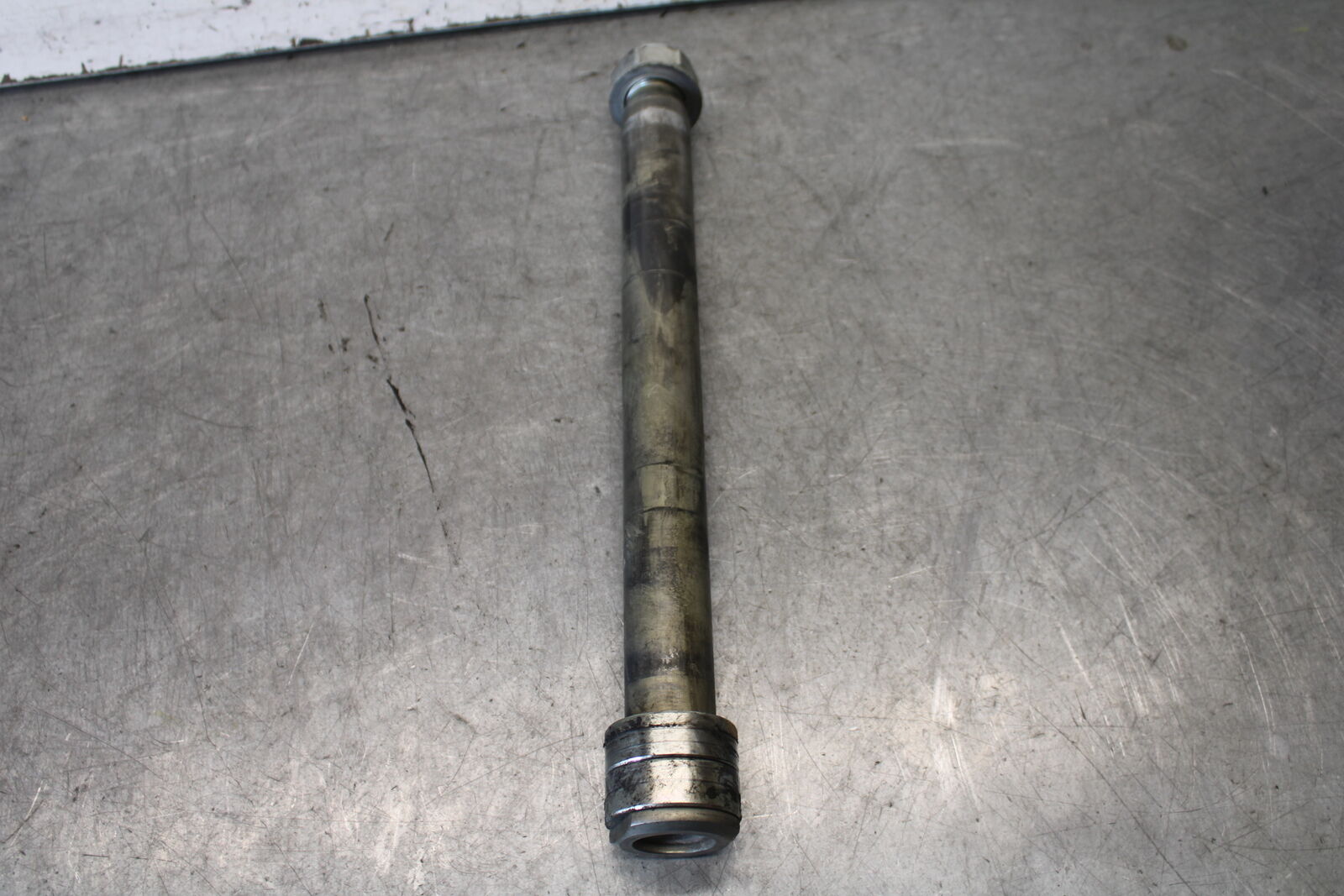 08-16 YAMAHA YZF R6 REAR AXLE BACK WHEEL RIM BOLT AXEL 2C0-25381-10-00 BB665