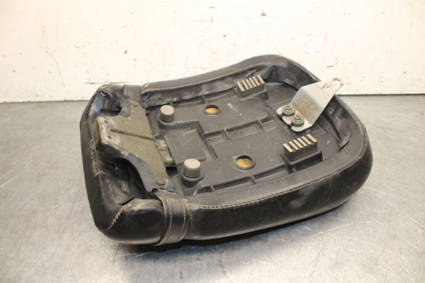 05-09 SUZUKI BOULEVARD C90 REAR DRIVERS SEAT  BB692