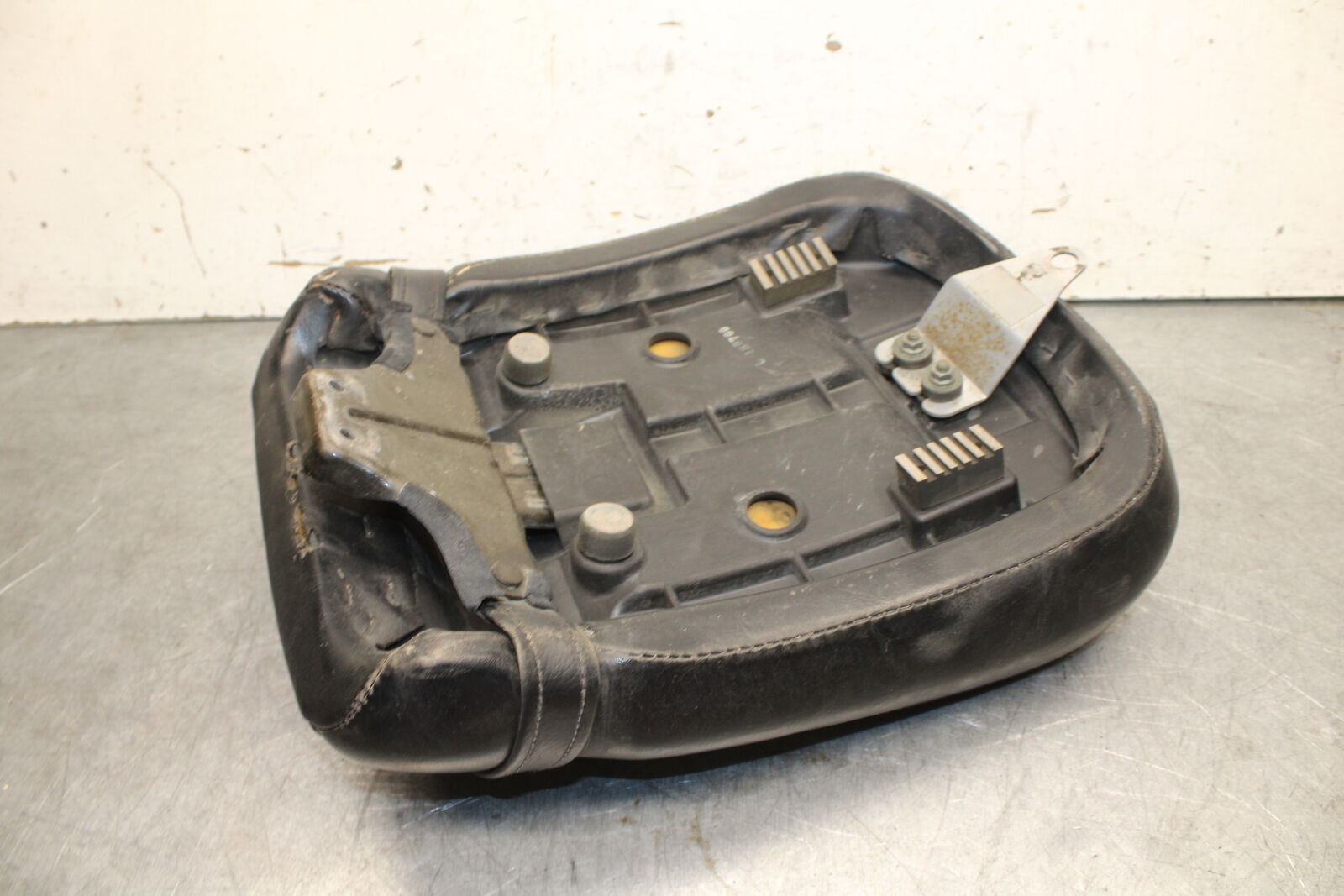 05-09 SUZUKI BOULEVARD C90 REAR DRIVERS SEAT  BB692