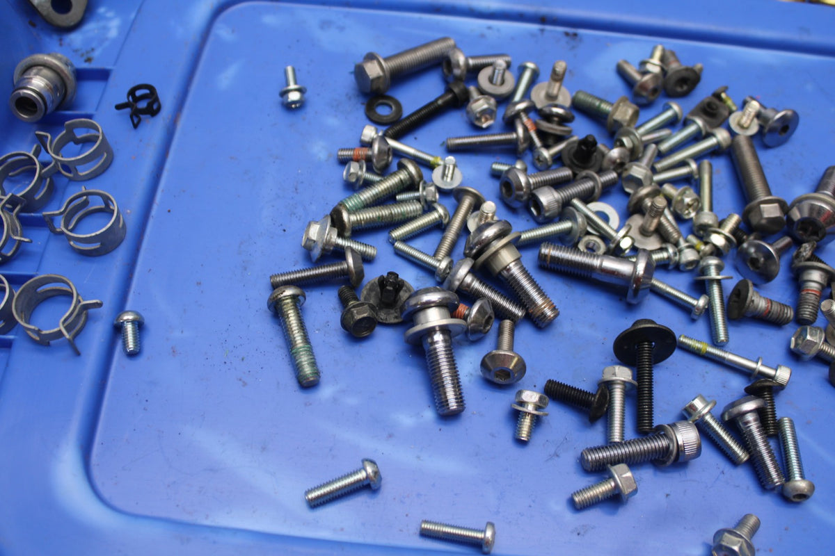 17 YAMAHA YZF R6 MOUNTING BOLTS HARDWARE SCREWS BB922