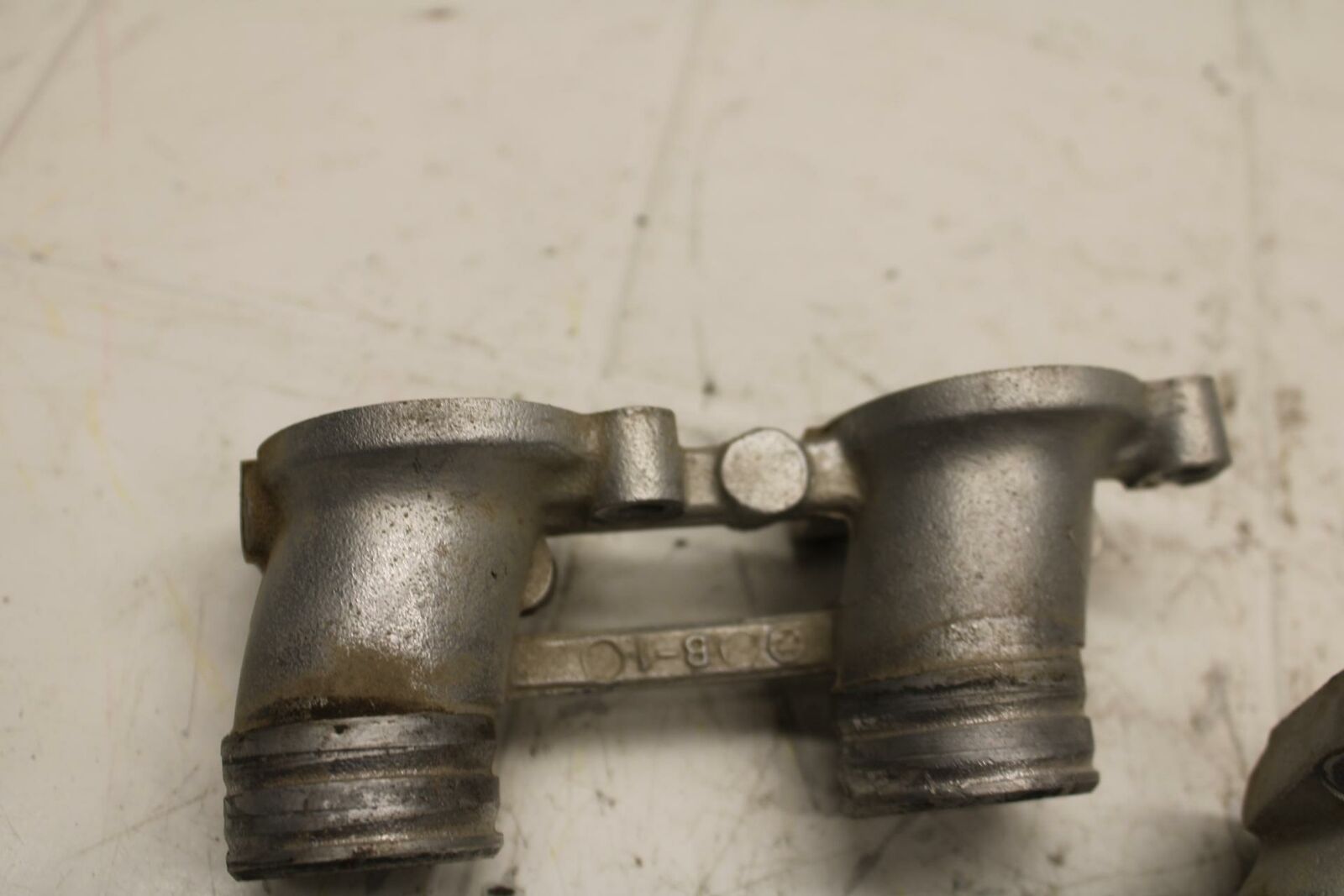 72 HONDA CB500 K1 INTAKE MANIFOLD BB24