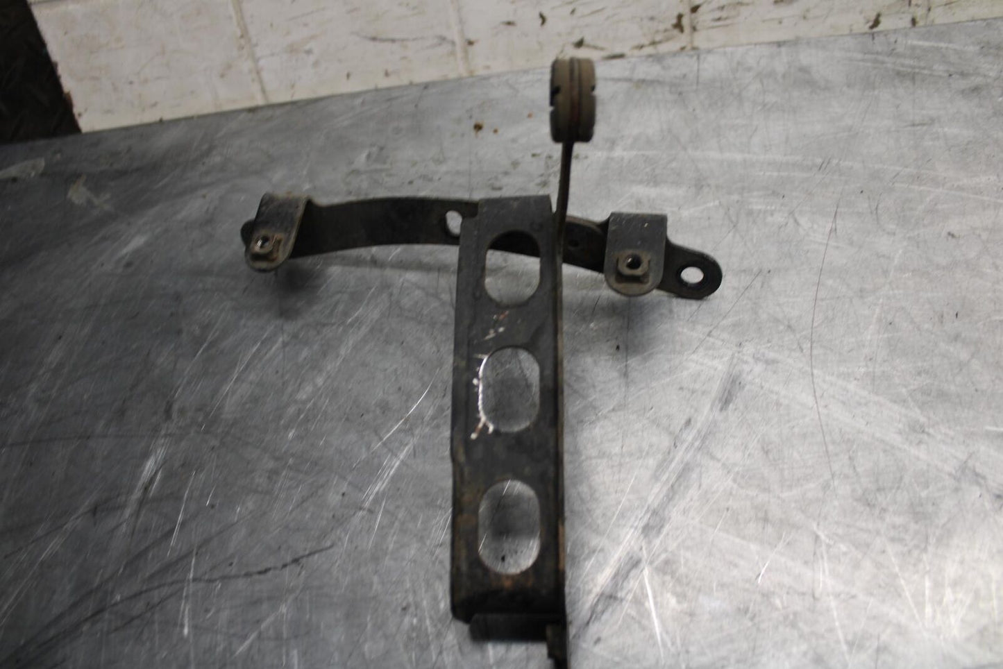2008 Suzuki GSXR1000 OIL COOLER MOUNTING BRACKET MOUNT SUPPORT BB519