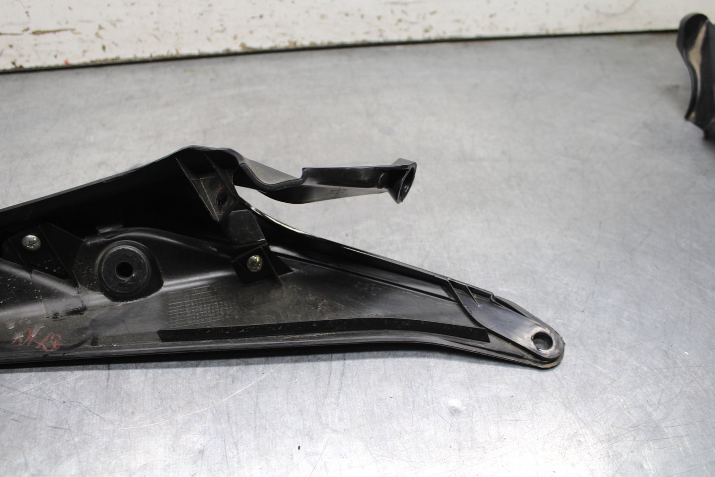 17-24 KTM 390 DUKE LEFT REAR BACK TAIL FAIRING COWL SHROUD BB734