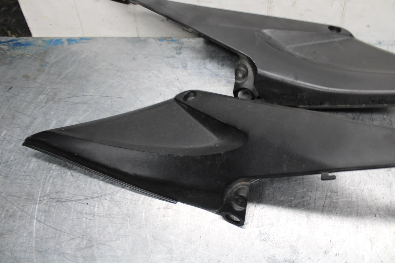 05-06 HONDA CBR600RR RIGHT LEFT GAS FUEL TANK PANELS COVERS TRIM  BB444