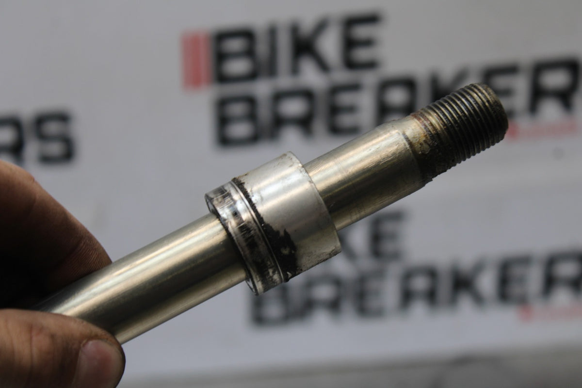 12 TRIUMPH STREET TRIPLE R FRONT WHEEL RIM AXLE PIVOT BOLT BB914