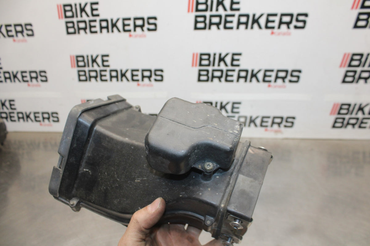 05-06 KAWASAKI NINJA ZX6R RAM AIR INTAKE TUBE DUCT BB877
