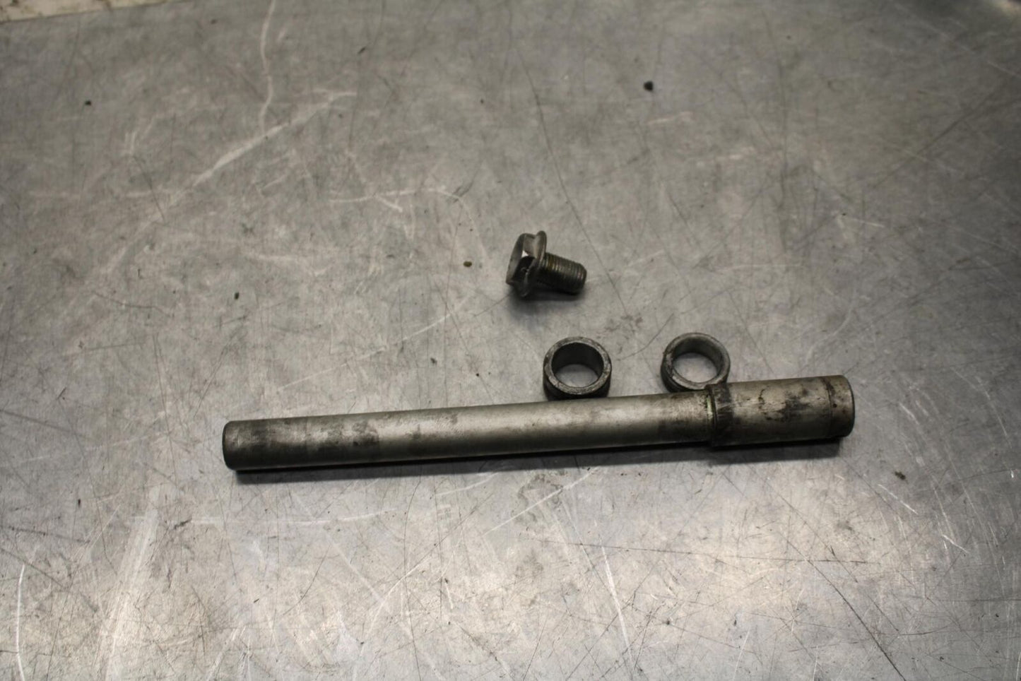 2006 Honda CBR600F4i FRONT WHEEL RIM AXLE PIVOT BOLT 44301-MBW-E11 BB567