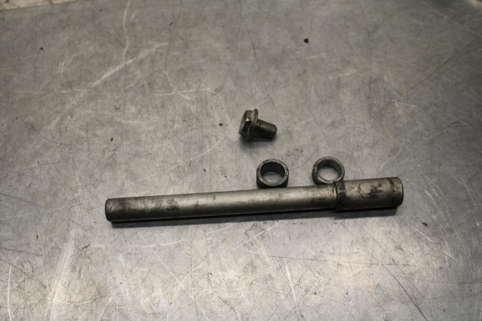 2006 Honda CBR600F4i FRONT WHEEL RIM AXLE PIVOT BOLT 44301-MBW-E11 BB567
