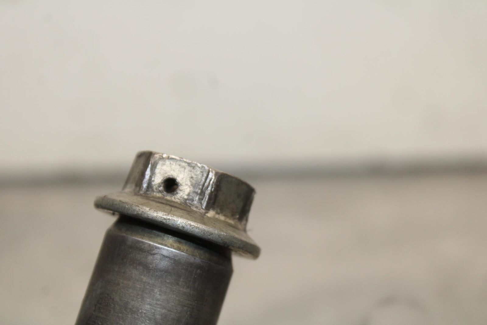 08-10 SUZUKI GSXR 600  FRONT WHEEL RIM AXLE PIVOT BOLT BB92