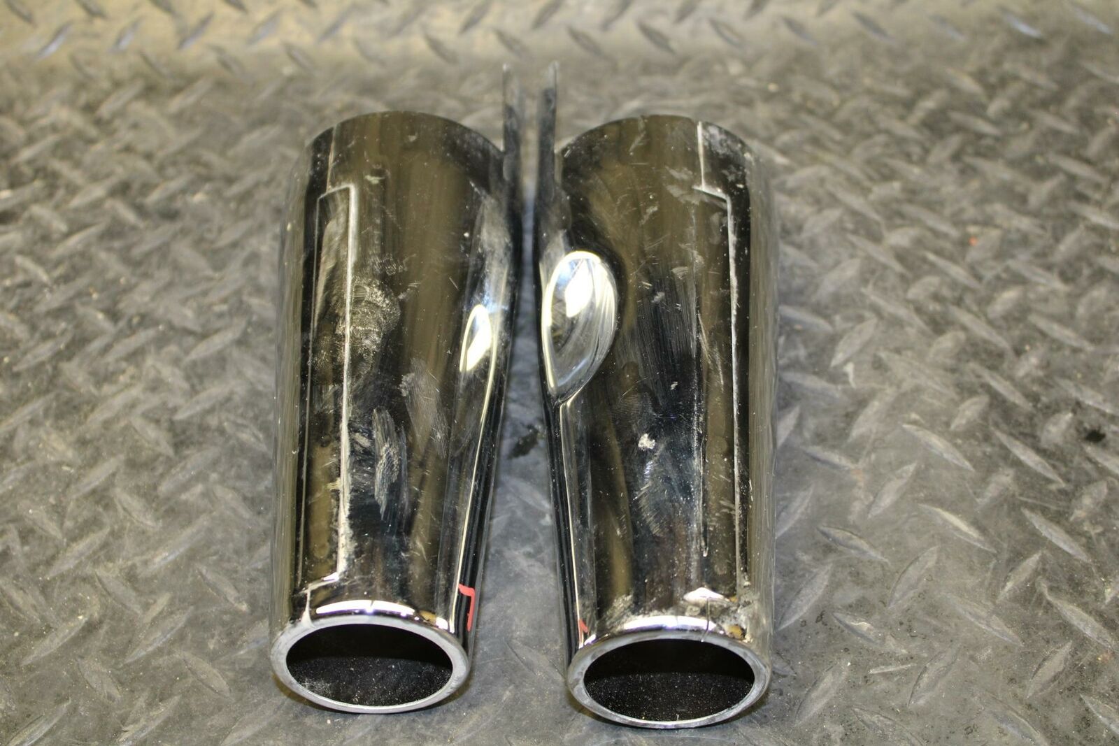 06 YAMAHA V STAR 1100 FRONT FORK UPPER COVER TOP GUARD SHIELD COWL SET BB184