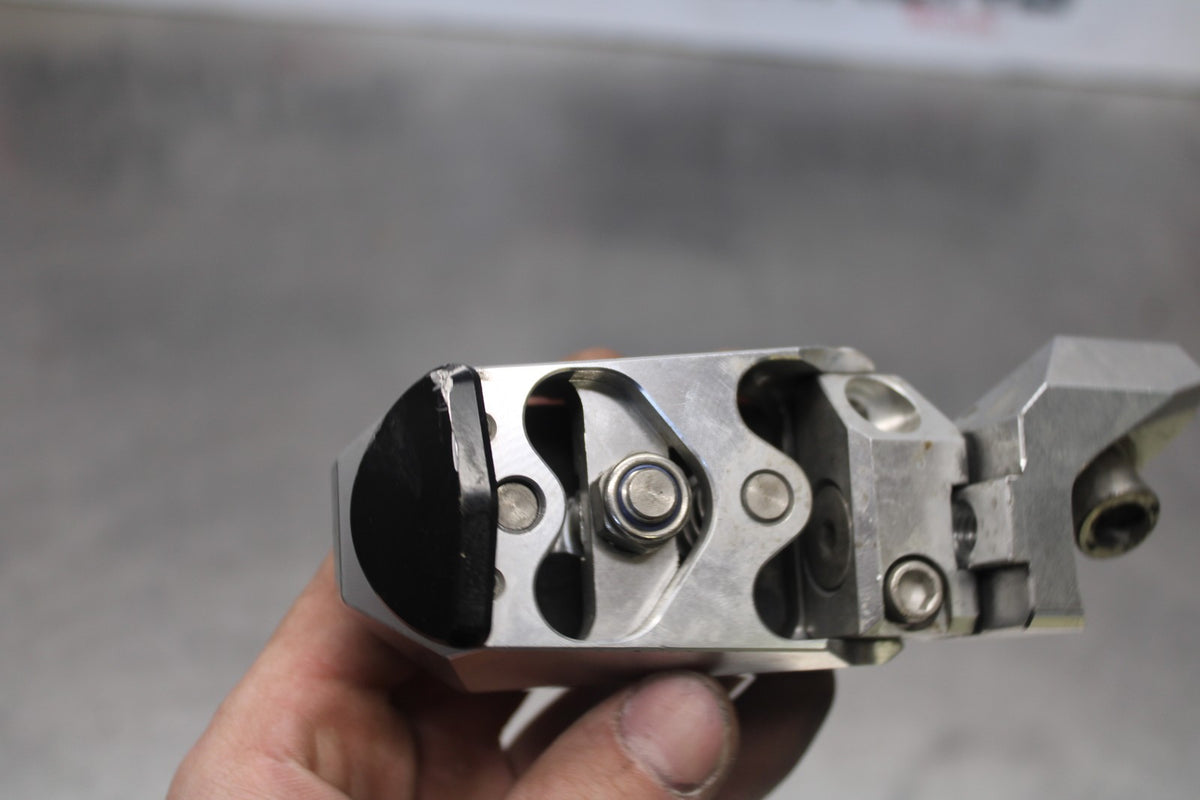 19 BMW F750GS AFTERMARKET RIGHT FRONT FOOT REST PEG STEP BB938