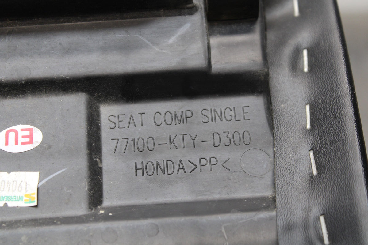 08 HONDA CBR125R FRONT DRIVERS SEAT PAD SADDLE PILLION BB839