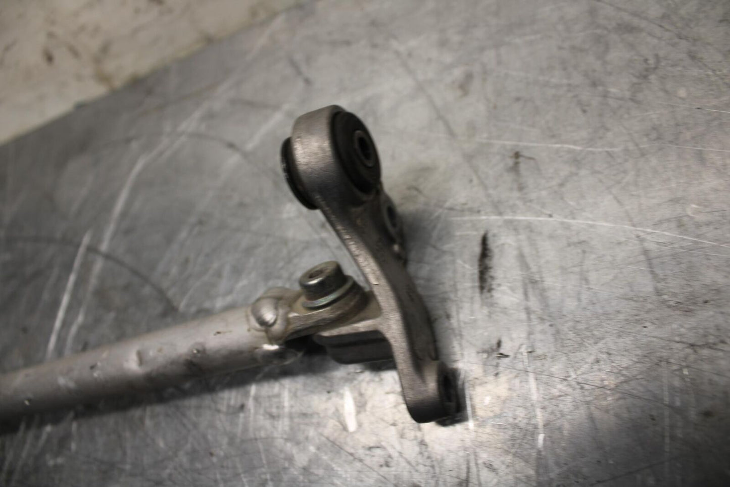 18 YAMAHA YZF R1  FRONT GAS TANK BRACKET MOUNT BB473