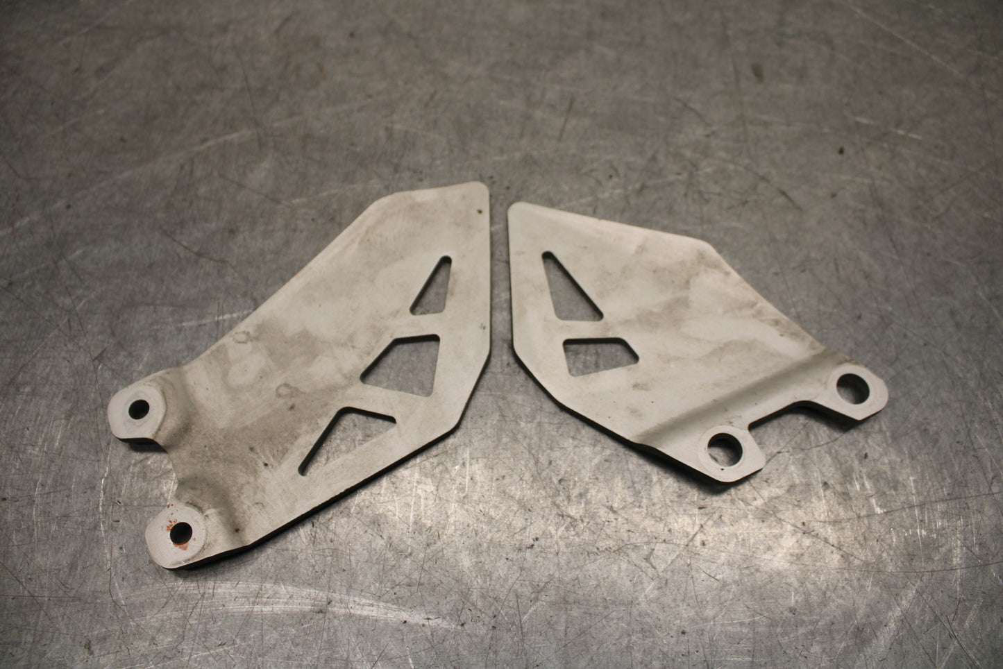 16 KAWASAKI NINJA ZX10R RIGHT LEFT PAIR HEEL GUARD COVER  BB650