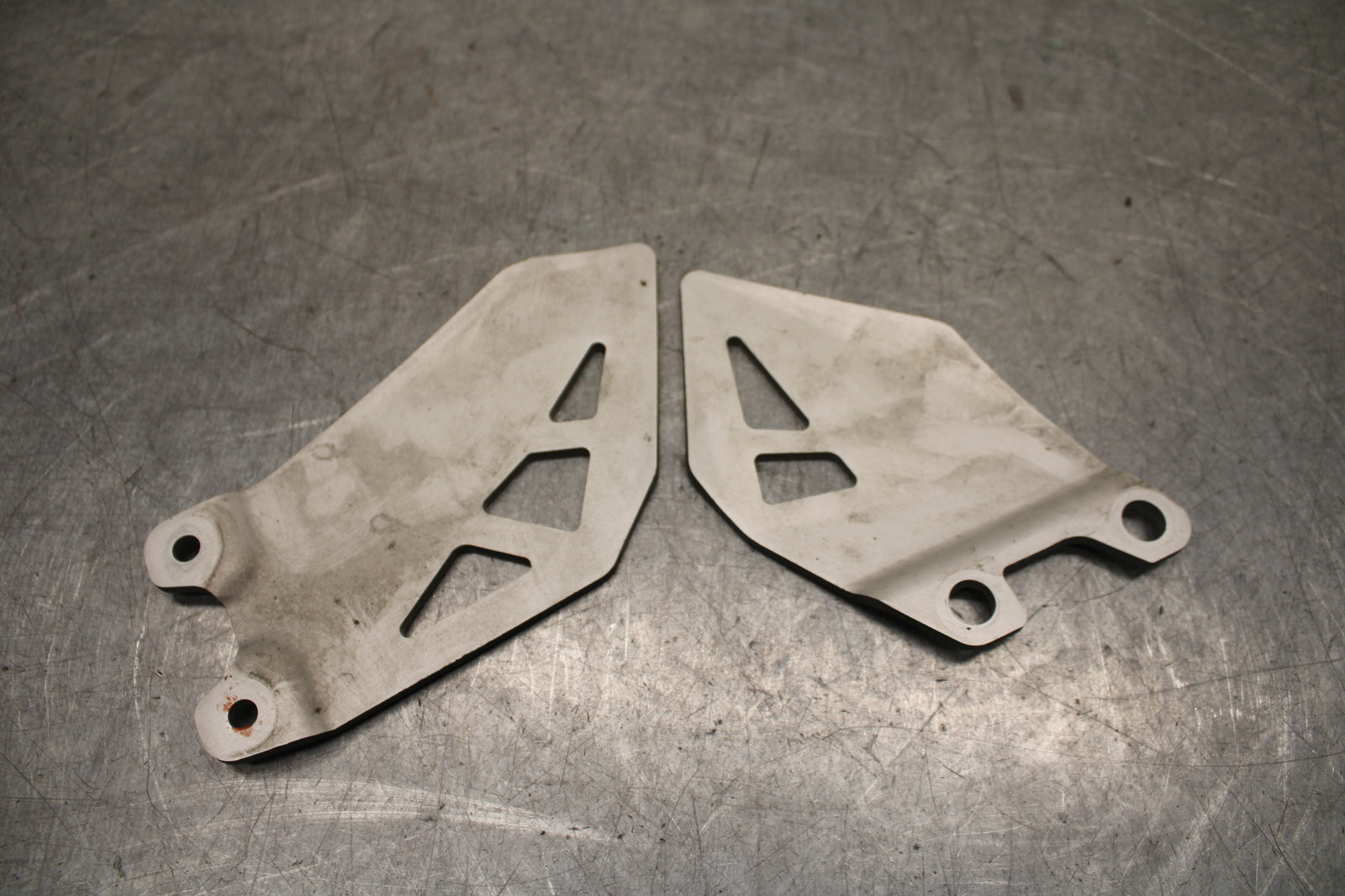 16 KAWASAKI NINJA ZX10R RIGHT LEFT PAIR HEEL GUARD COVER  BB650