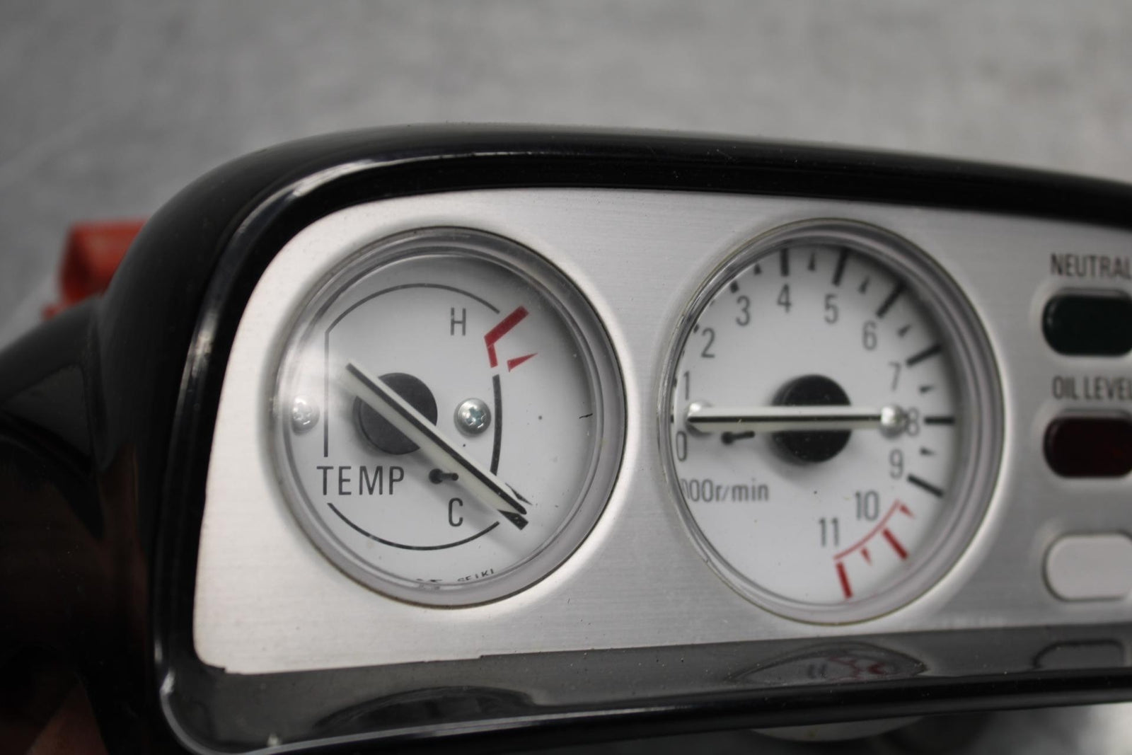 93-07 YAMAHA VMAX 1200 GAUGES METER TACH BB634