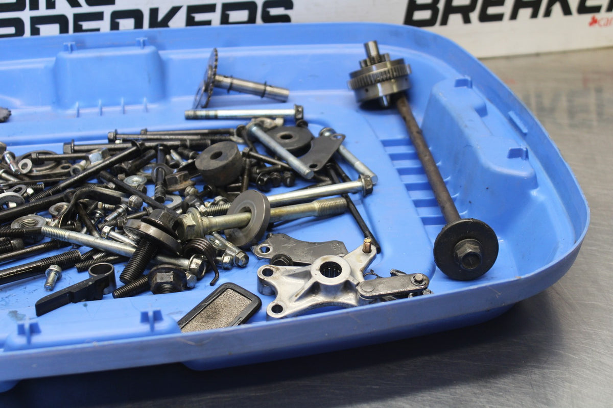 97 KAWASAKI VULCAN 1500 VN1500D CLASSIC ENGINE BOLTS HARDWARE MOTOR BB936
