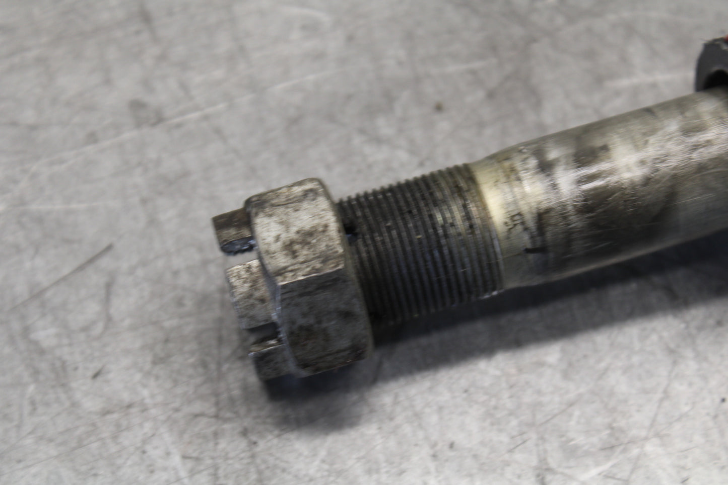 13-18 KAWASAKI NINJA ZX6R REAR AXLE BACK WHEEL RIM PIVOT BOLT AXEL BB682