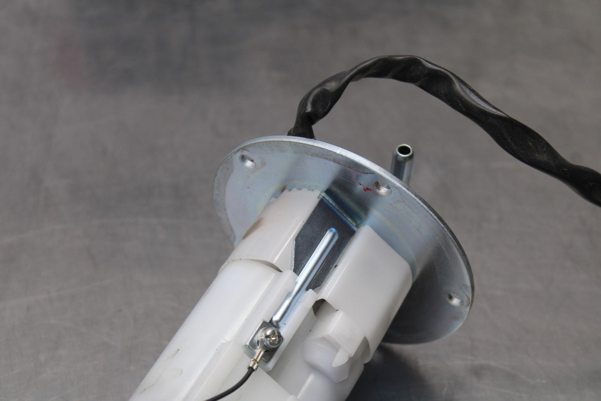 23-26 KAWASAKI NINJA ZX4RR FUEL PUMP GAS PETROL SENDER UNIT BB898