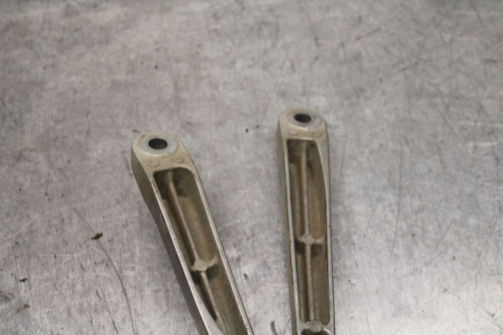 05-06 HONDA CBR600RR REAR BACK PASSENGER PEG SET PAIR BB739