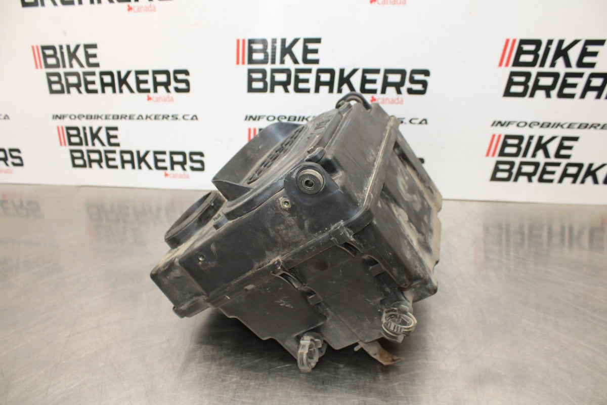 05 TRIUMPH ROCKET III AIRBOX AIR INTAKE FILTER BOX BB186