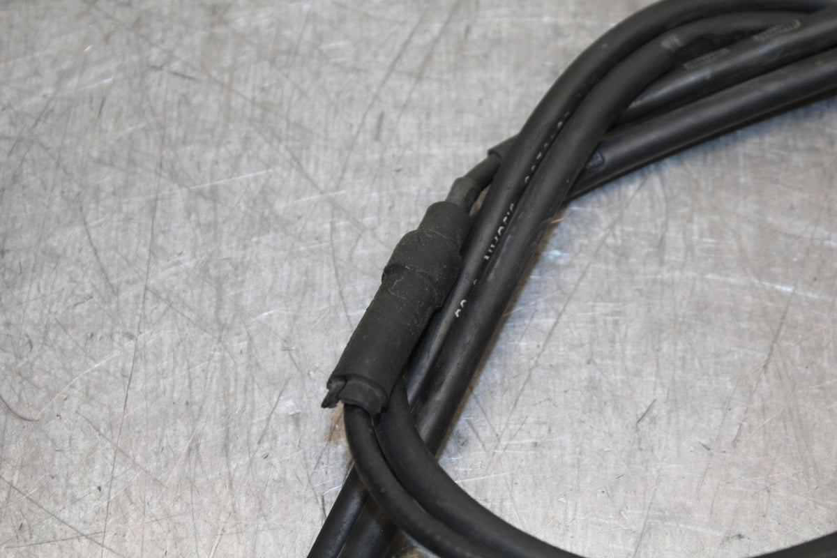 03-04 TRIUMPH DAYTONA 600 THROTTLE CABLE LINE HOUSING GUIDE BB745