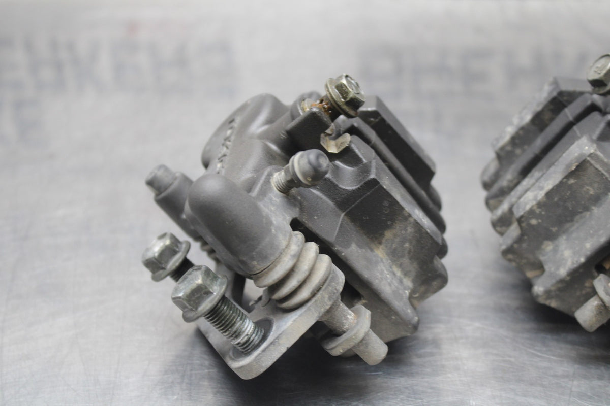 06 SUZUKI SV650S RIGHT LEFT FRONT BRAKE CALIPER SET PAIR CALIPERS BB783