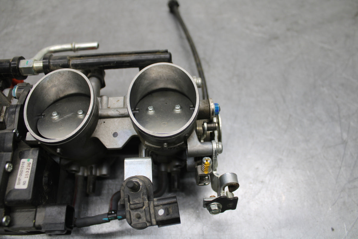 24-25 KAWASAKI NINJA ZX6R MAIN FUEL INJECTORS / THROTTLE BODIES BB726