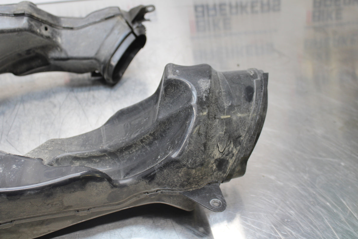 11 SUZUKI GSXR1000 RIGHT LEFT AIR INTAKE DUCTS BB142