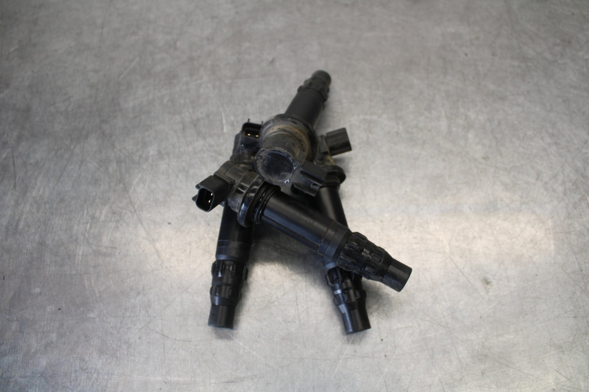 09-14 YAMAHA YZF R1 IGNITION COILS COIL SPARK PLUG CAPS 14B-82310-00-00 BB696