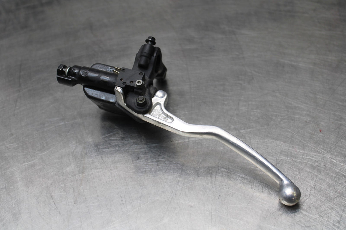 19 MOTO GUZZI V7 III FRONT BRAKE MASTER CYLINDER w/ LEVER BB831