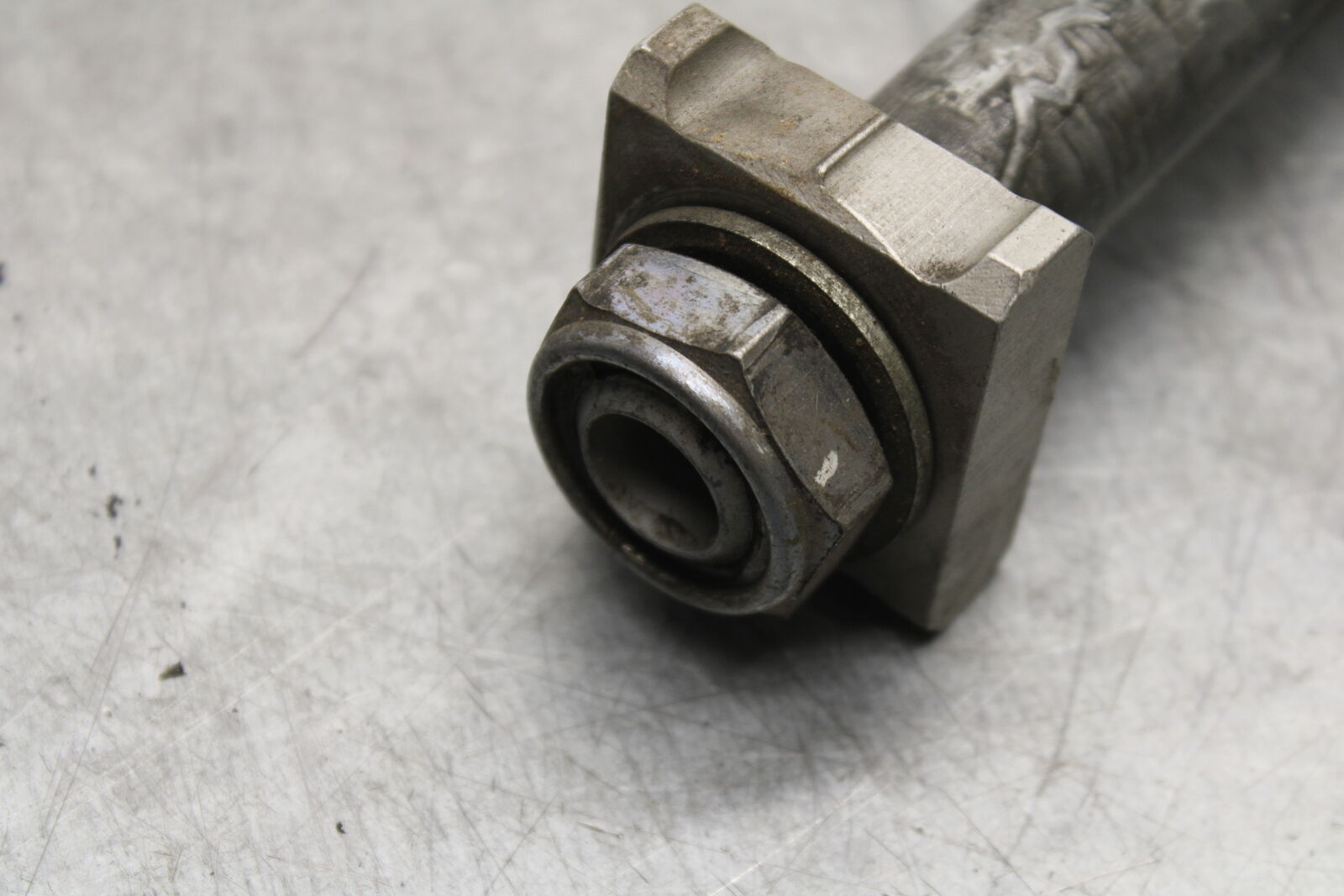 05-06 HONDA CBR600RR REAR AXLE BACK WHEEL BOLT AXEL 42301-MEE-D00  BB655